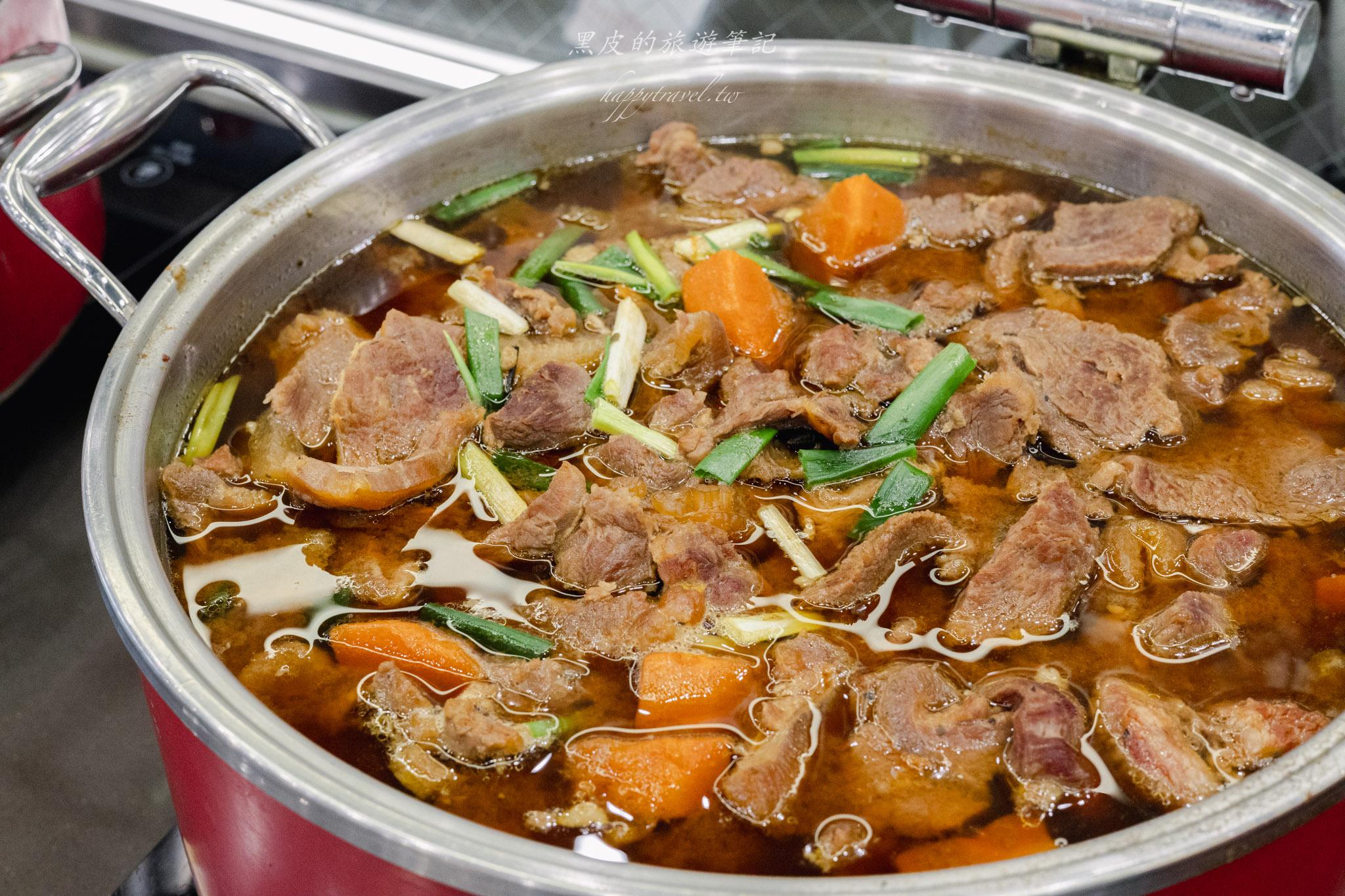 牛室炙燒牛排 BEEF HOUSE 中科玉門店|排餐搭配超狂自助吧吃到飽,披薩、炸物、甜點一次滿足!台中牛排館 98 牛室炙燒牛排 BEEF HOUSE