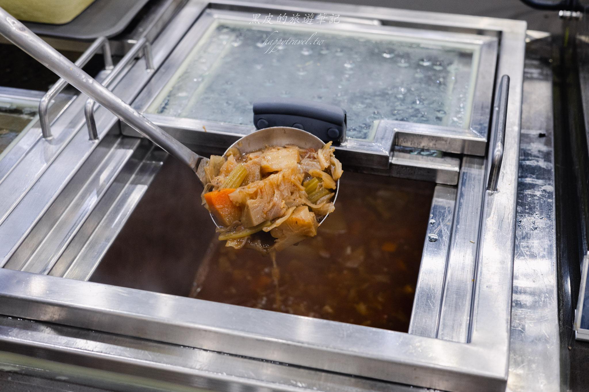 牛室炙燒牛排 BEEF HOUSE 中科玉門店|排餐搭配超狂自助吧吃到飽,披薩、炸物、甜點一次滿足!台中牛排館 75 牛室炙燒牛排 BEEF HOUSE