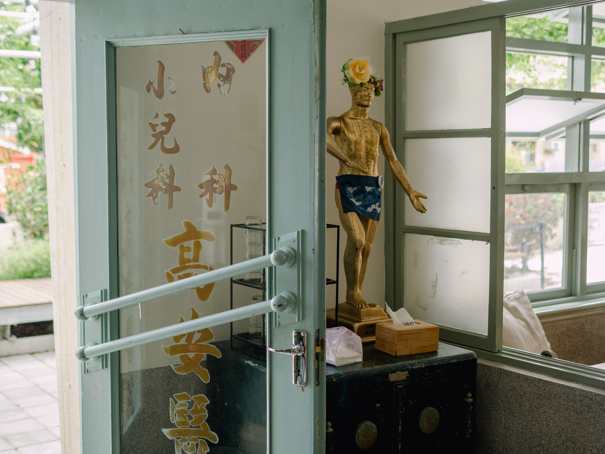 眺港 café|台東成功咖啡廳推薦,走進老醫院喝一杯漢方咖啡,感受成功鎮最有故事的老屋空間 23 眺港 café