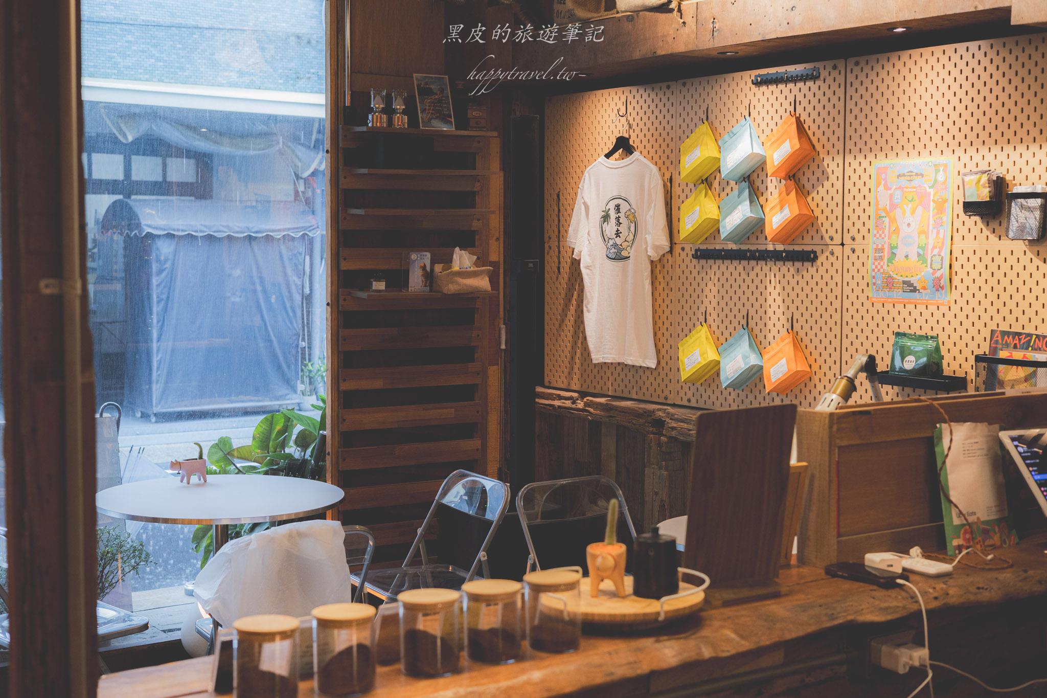 春露 Chatroom Coffee Roaster|藏在恆春老街裡的一杯咖啡時光,也是恆春最神秘的酒吧。恆春咖啡廳、恆春酒吧 46 恆春酒吧