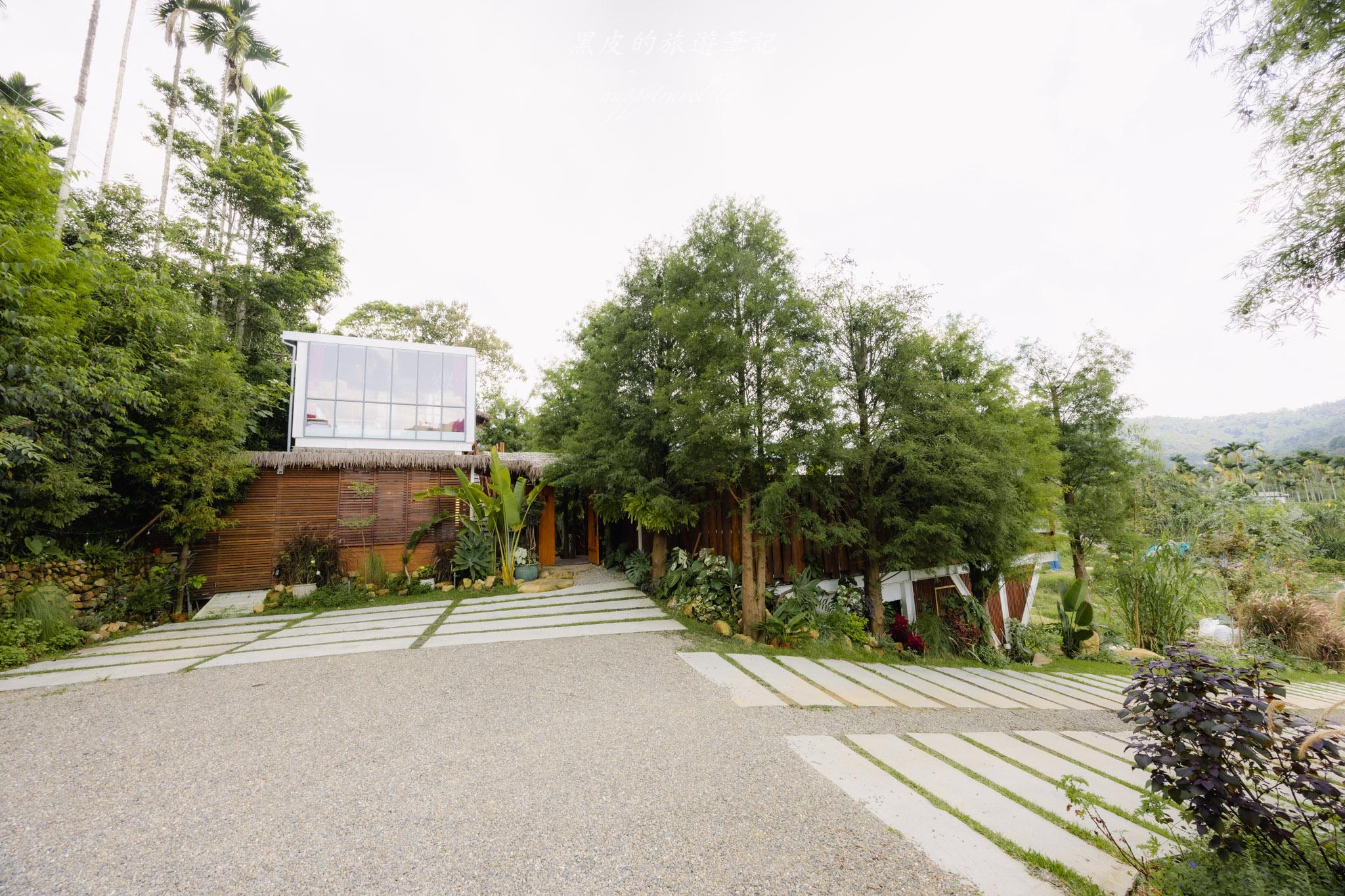 日月潭民宿 - 心沐灣 Sun Moon Bay Villa|住進山林裡的度假秘境,山景浴缸房、烤肉火鍋與漂浮早餐一次享受。2026全新日月潭住宿推薦 53 日月潭民宿