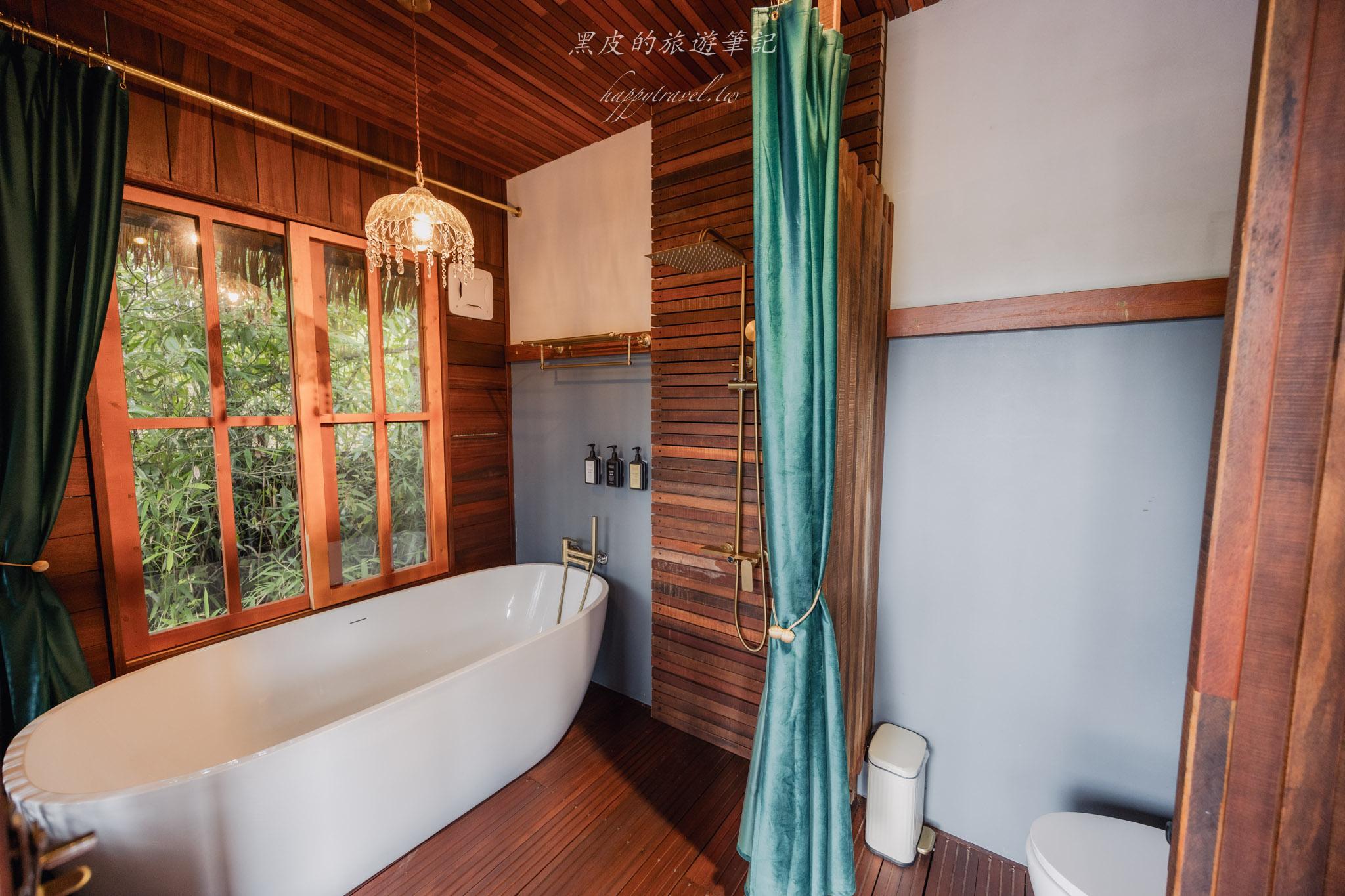 日月潭民宿 - 心沐灣 Sun Moon Bay Villa|住進山林裡的度假秘境,山景浴缸房、烤肉火鍋與漂浮早餐一次享受。2026全新日月潭住宿推薦 86 日月潭民宿
