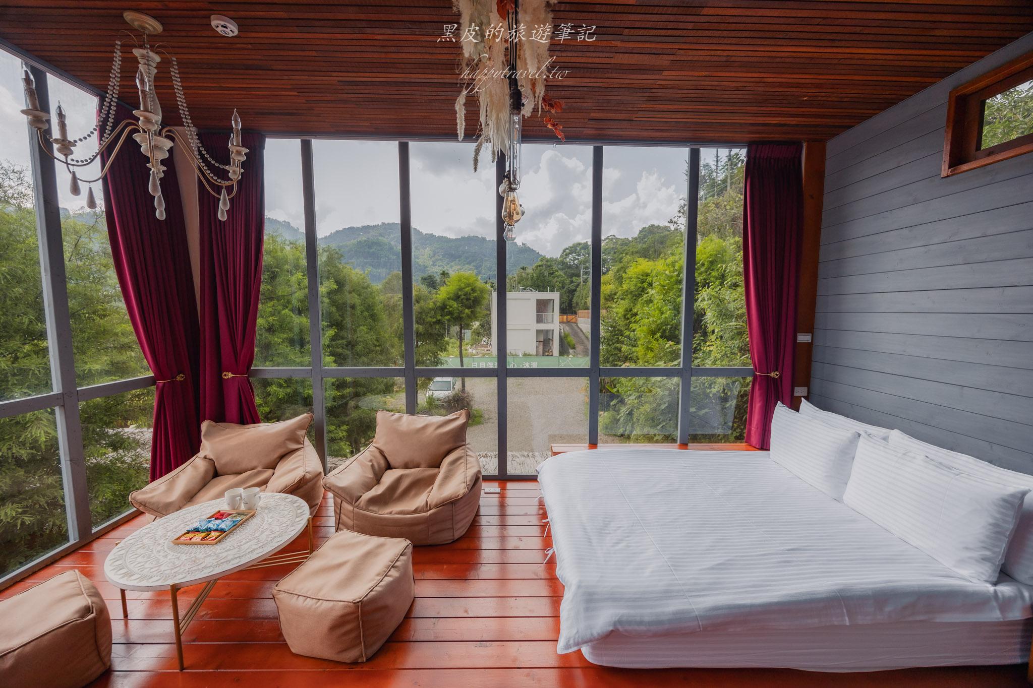 日月潭民宿 - 心沐灣 Sun Moon Bay Villa|住進山林裡的度假秘境,山景浴缸房、烤肉火鍋與漂浮早餐一次享受。2026全新日月潭住宿推薦 85 日月潭民宿