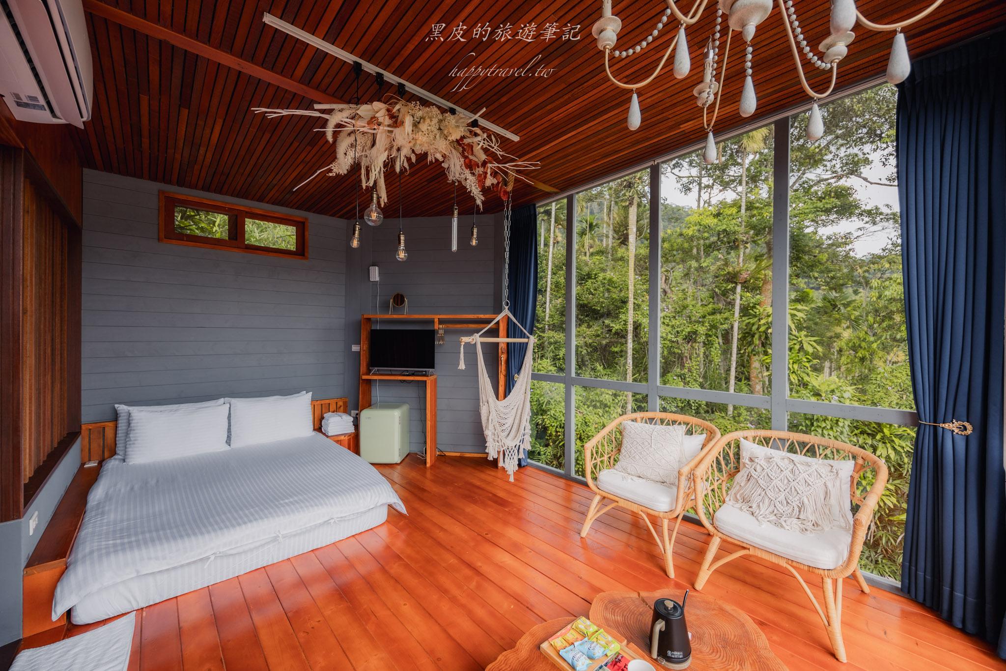 日月潭民宿 - 心沐灣 Sun Moon Bay Villa|住進山林裡的度假秘境,山景浴缸房、烤肉火鍋與漂浮早餐一次享受。2026全新日月潭住宿推薦 97 日月潭民宿